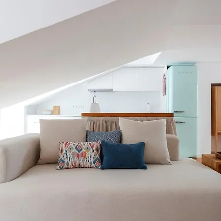 Sophisticated 3br In Historic Chiado Sleeps 10 Apartment *