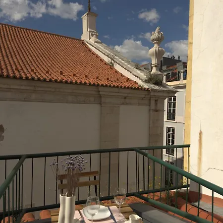 Apartment Sophisticated 3br In Historic Chiado Sleeps 10 *