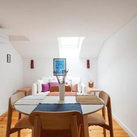Sophisticated 3br In Historic Chiado Sleeps 10 Lissabon