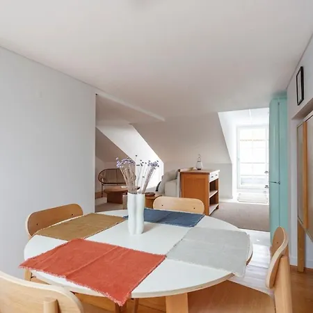 Apartment Sophisticated 3br In Historic Chiado Sleeps 10 Lissabon