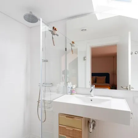 Apartment Sophisticated 3br In Historic Chiado Sleeps 10 Lissabon