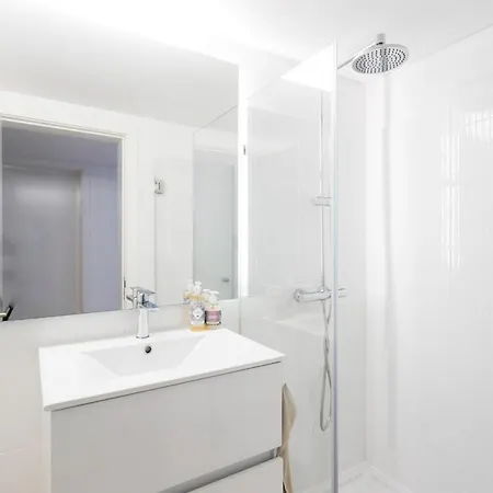 Sophisticated 3br In Historic Chiado Sleeps 10 * Lissabon