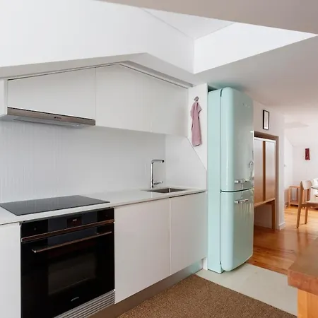 Apartment Sophisticated 3br In Historic Chiado Sleeps 10 *