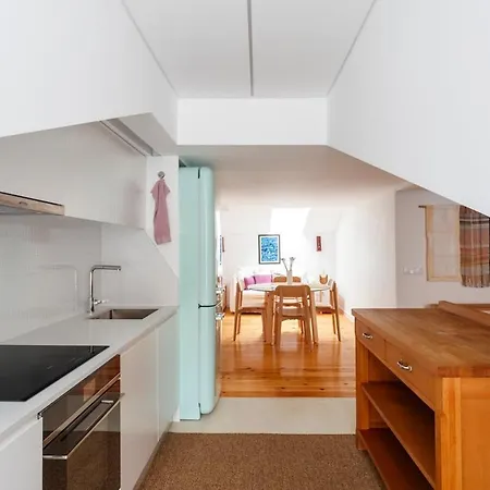 Apartment Sophisticated 3br In Historic Chiado Sleeps 10 *