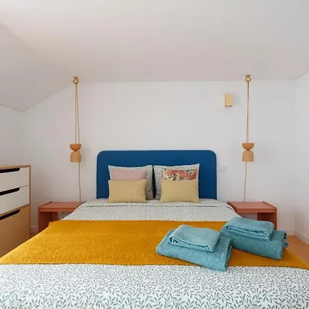Apartment Sophisticated 3br In Historic Chiado Sleeps 10 Lissabon