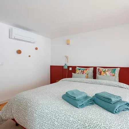 Sophisticated 3br In Historic Chiado Sleeps 10 Lissabon