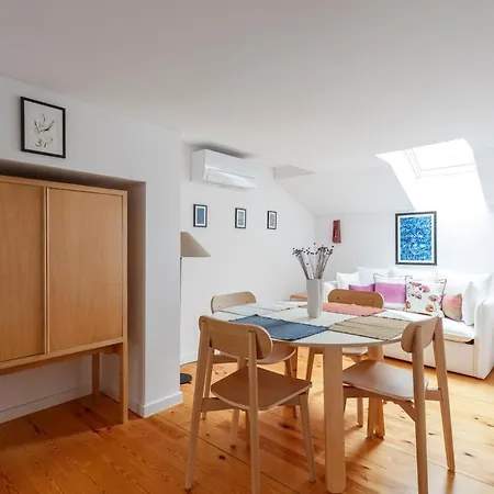 Sophisticated 3br In Historic Chiado Sleeps 10 * Lissabon