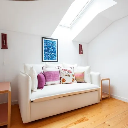 Sophisticated 3br In Historic Chiado Sleeps 10 Apartment