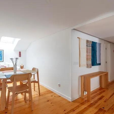 Sophisticated 3br In Historic Chiado Sleeps 10 Apartment